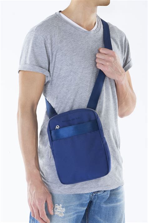 Borsa Mandarina Duck; plastica (2024) .